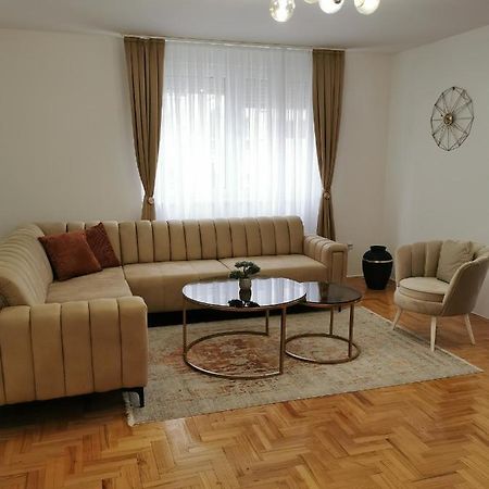 Family Apartment Тузла Экстерьер фото